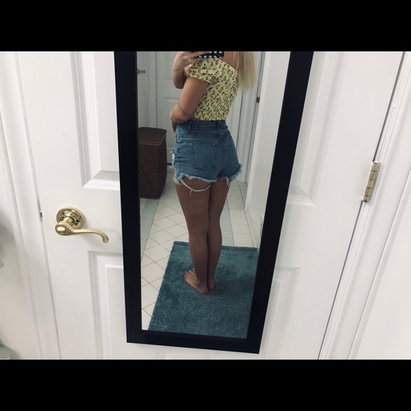 Short denim shorts - Picture 2 of 4